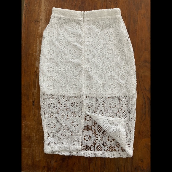 [LOVERS+ FRIENDS] Lace Crop Top & Skirt Set - Picture 14 of 15